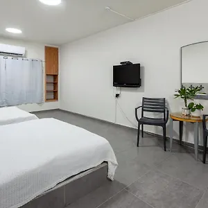  Хостел Little Hostel-5 Min Walk To The